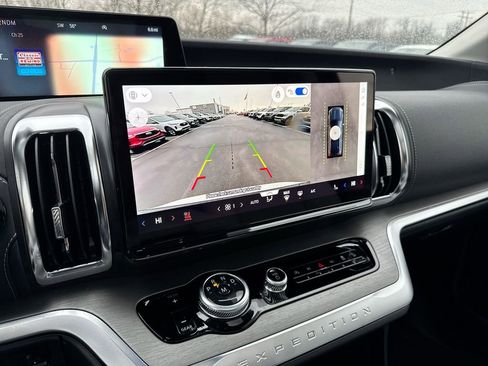 New 2026 Ford Expedition Platinum image 16