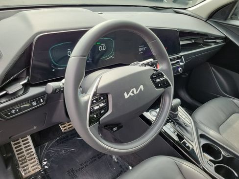 Used 2023 Kia Niro EX Touring FWD image 10