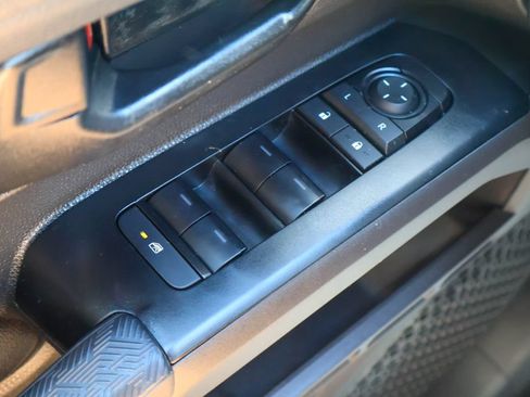 Used 2025 Toyota Tacoma SR5 RWD image 18