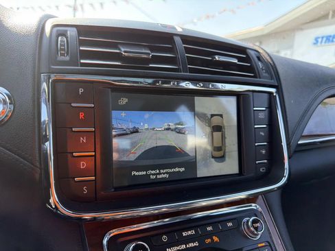 Used 2018 Lincoln Continental Reserve AWD/4WD image 39