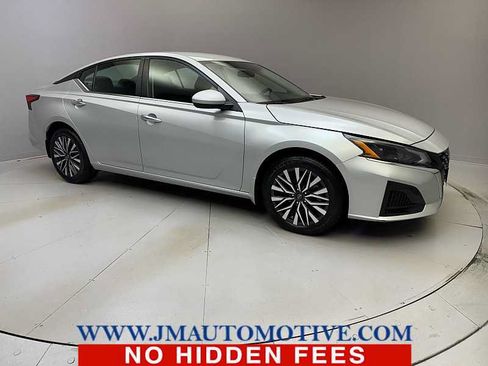 Used 2023 Nissan Altima 2.5 SV AWD/4WD image 7