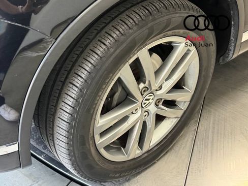Used 2015 Volkswagen Touareg VR6 AWD/4WD image 5