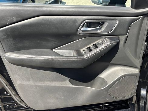 Used 2025 Nissan Rogue SV FWD image 8