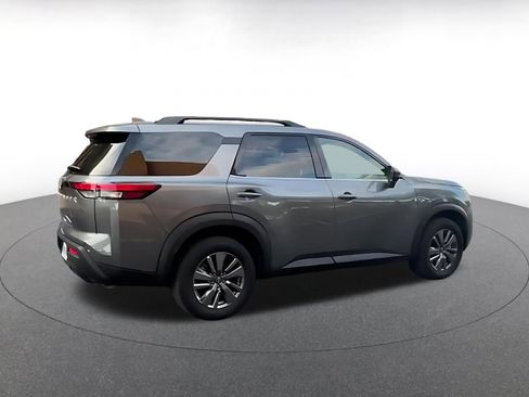 Used 2025 Nissan Pathfinder SV image 12