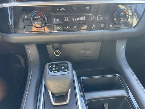 Used 2025 Nissan Pathfinder SV FWD image 36