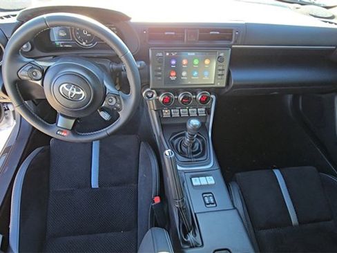 Used 2024 Toyota GR86 Premium image 15