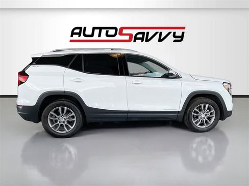 Used 2024 GMC Terrain SLT w/ LPO, Floor Liner Package image 8
