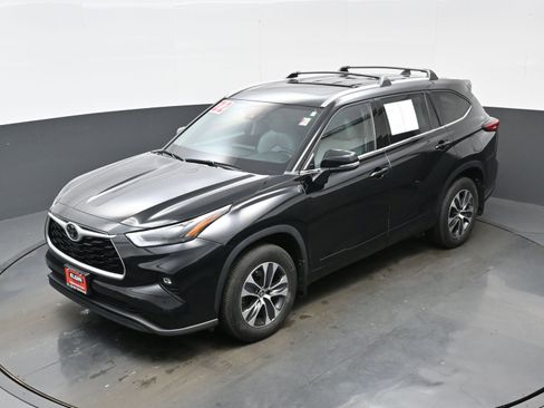 Used 2022 Toyota Highlander XLE image 36