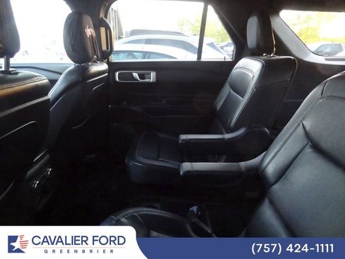 Used 2020 Ford Explorer XLT w/ Equipment Group 202A image 5