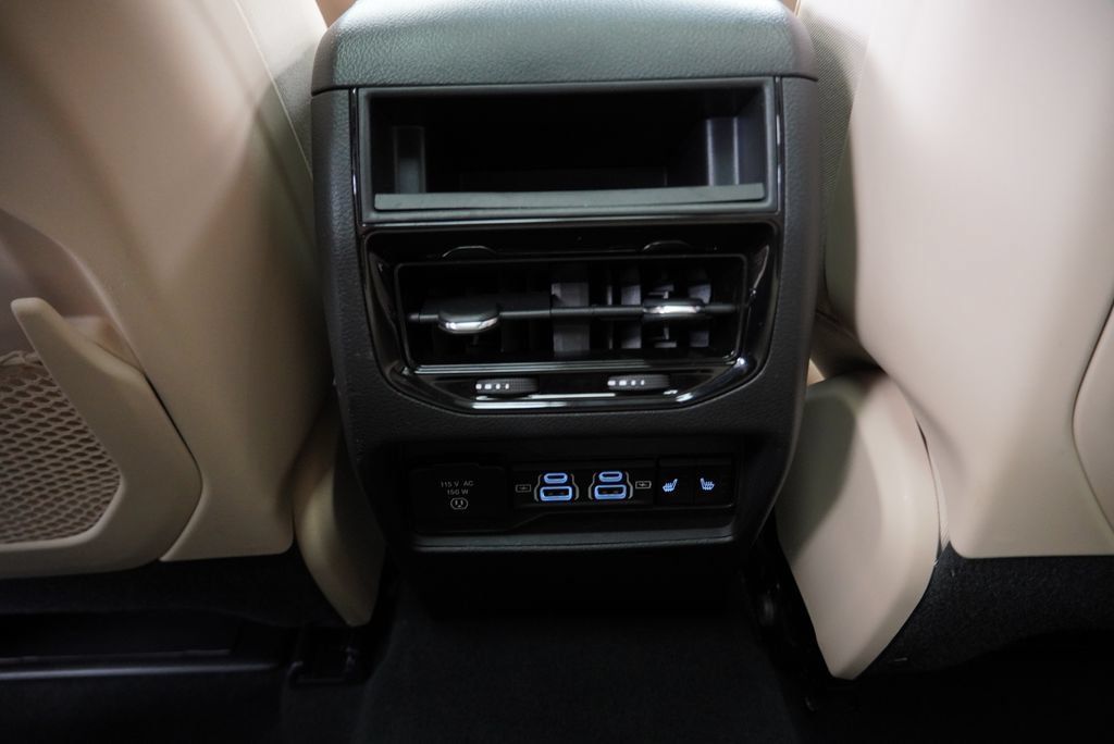 Certified 2025 Jeep Grand Cherokee Limited AWD/4WD image 23