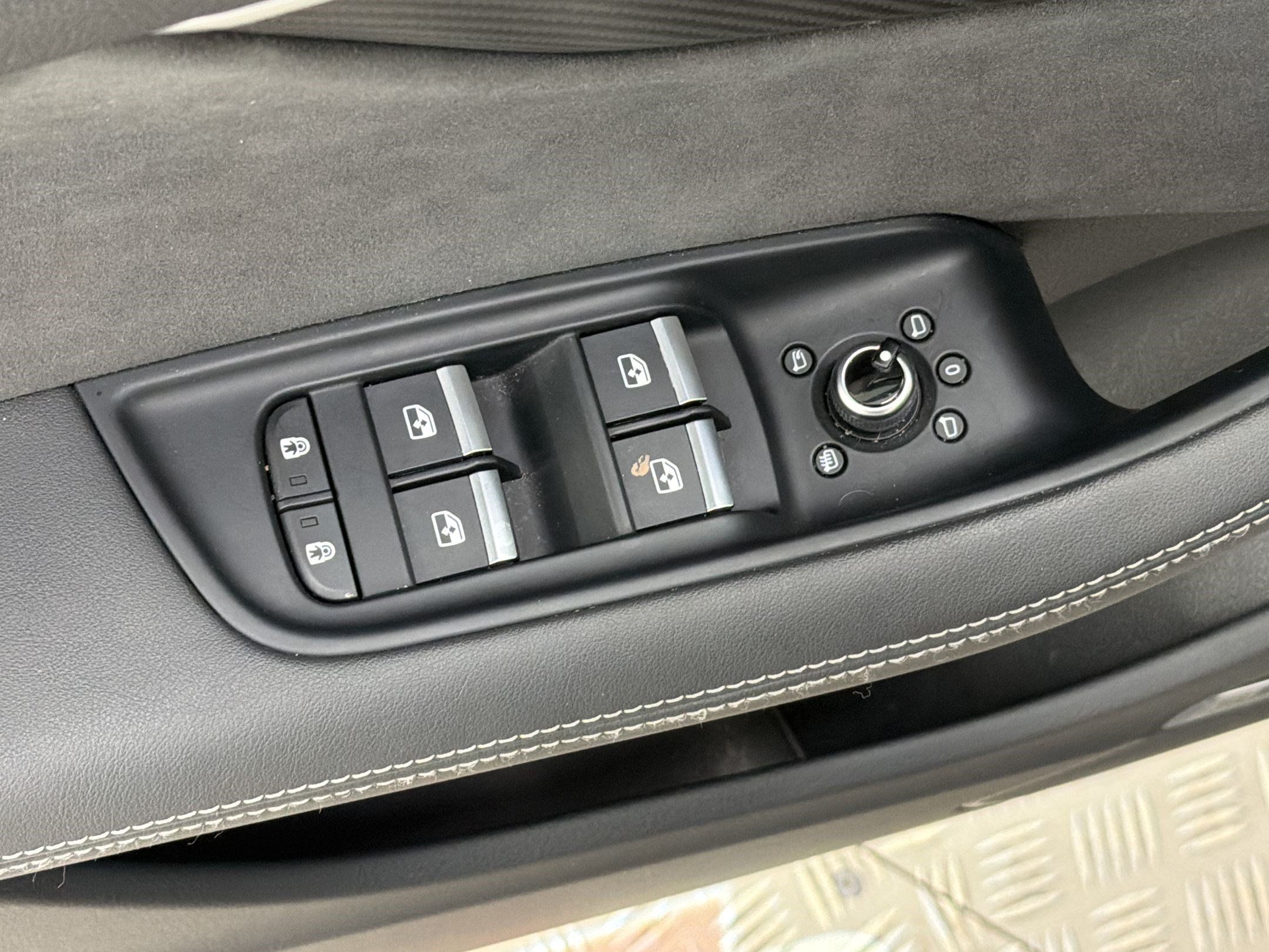 Used 2025 Audi SQ7 Prestige AWD/4WD image 15