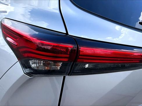 Used 2023 Toyota Highlander L FWD image 27