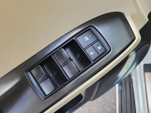 Used 2023 Lexus GX 460 Premium w/ Premium Package image 18