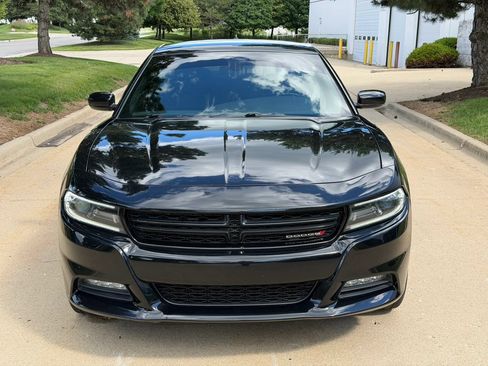 Used 2017 Dodge Charger SXT w/ Rallye Group RWD image 2