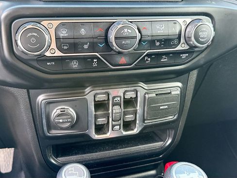 Used 2021 Jeep Wrangler Unlimited Sport image 17