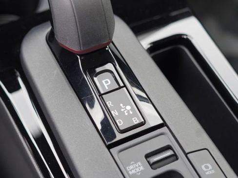 Used 2025 Toyota Prius Plug-In Hybrid FWD image 32