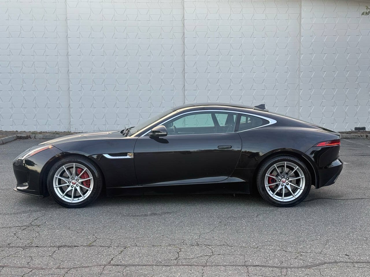 Used 2018 Jaguar F-TYPE Coupe RWD image 4