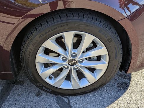 Used 2016 Kia Optima EX w/ Premium Package image 12