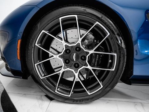 Used 2025 Aston Martin Vanquish image 4