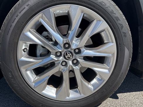 Used 2024 Toyota Highlander Limited AWD/4WD image 5