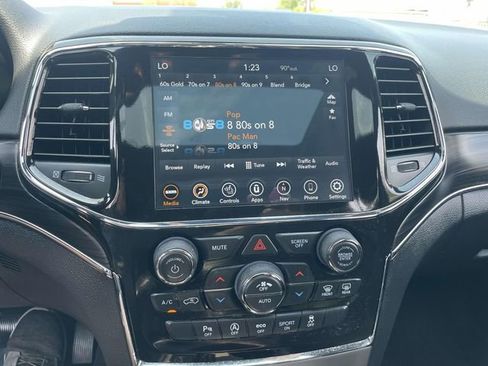 Used 2022 Jeep Grand Cherokee Limited image 27