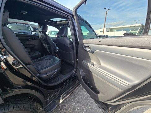 Used 2022 Toyota Highlander XSE AWD/4WD image 14