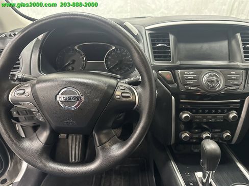 Used 2020 Nissan Pathfinder S image 22