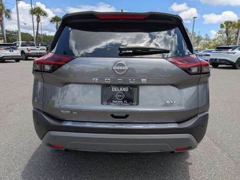 Certified 2023 Nissan Rogue SV FWD image 5