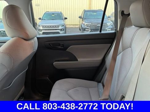 Used 2024 Toyota Highlander LE FWD image 14