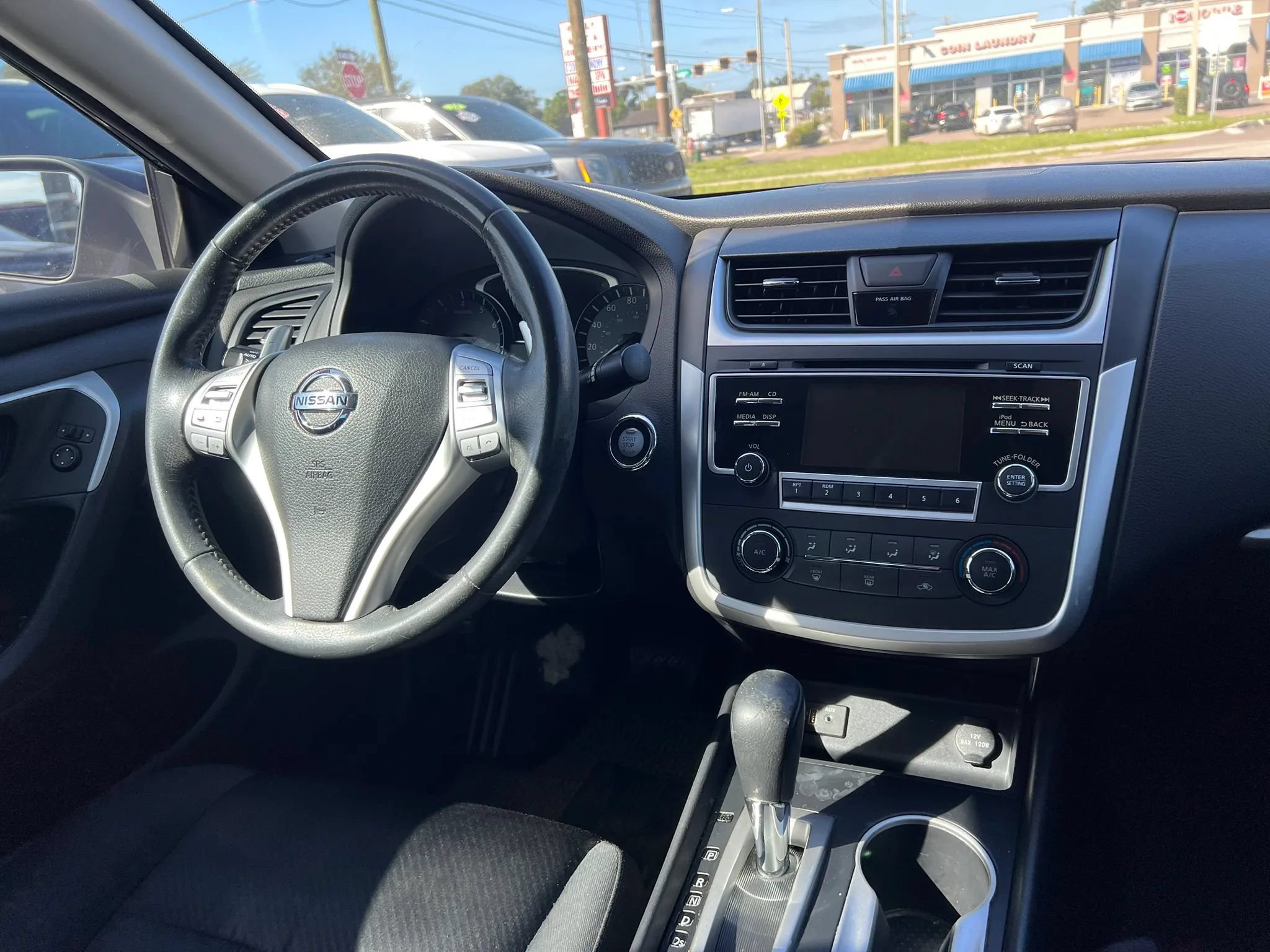 Used 2017 Nissan Altima 2.5 SR FWD image 14