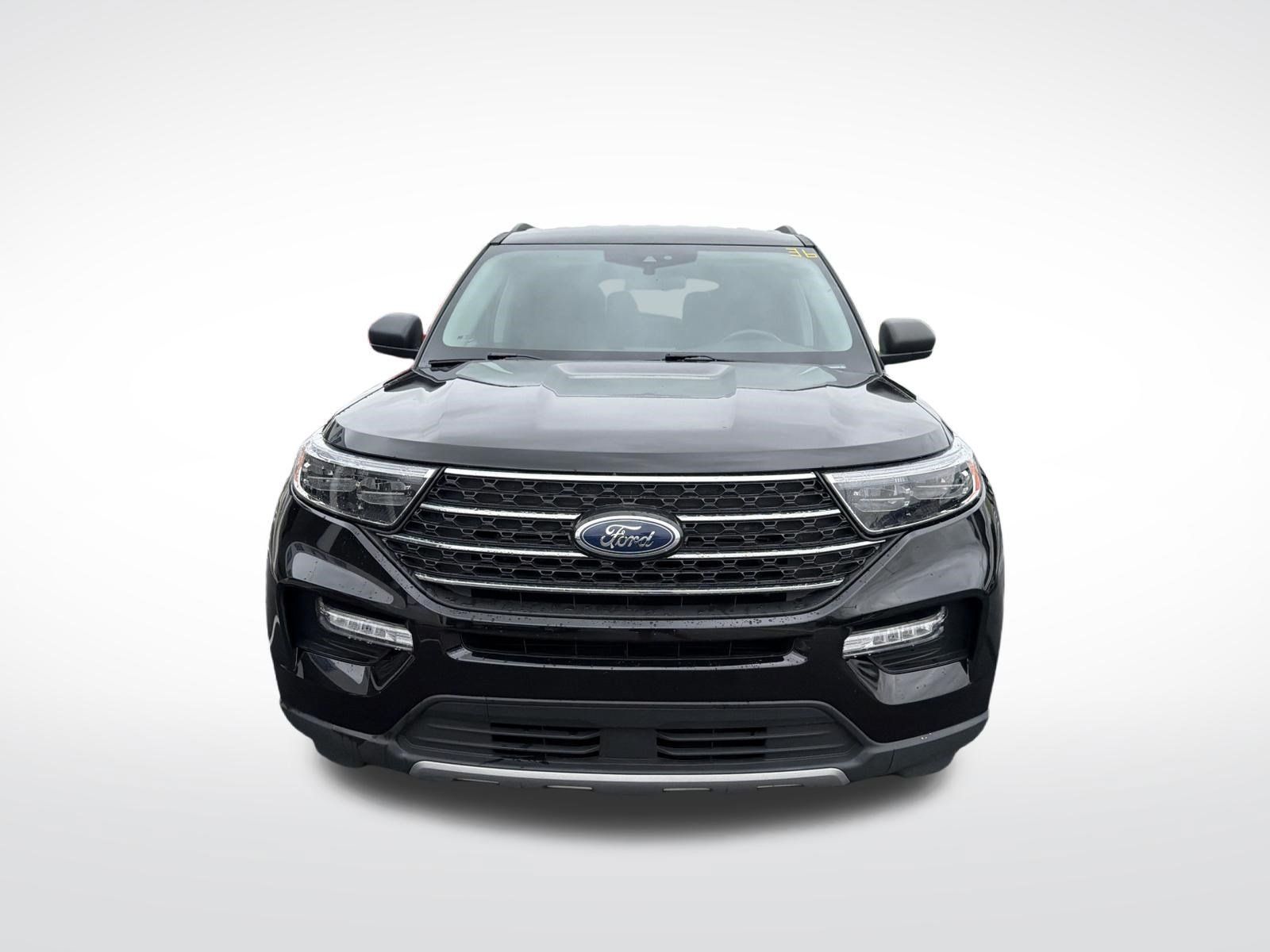 Used 2024 Ford Explorer XLT w/ Equipment Group 202A AWD/4WD image 3
