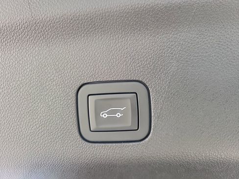 Used 2025 GMC Yukon XL Denali image 18