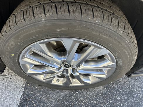 Used 2024 Toyota Highlander Limited image 6