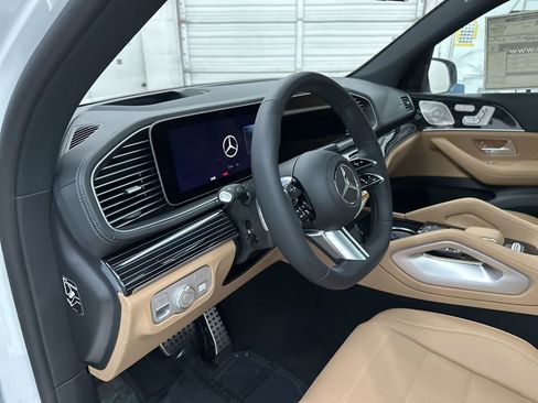 New 2026 Mercedes-Benz GLS 580 4MATIC image 9