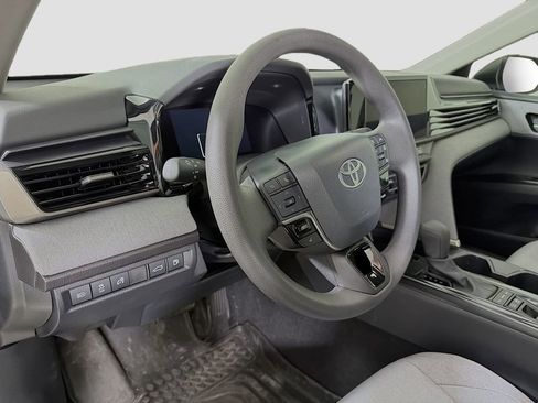 Used 2025 Toyota Camry LE image 10