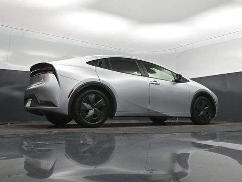 Used 2024 Toyota Prius LE FWD image 42
