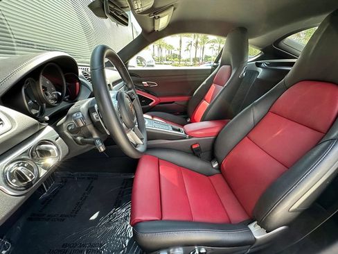 Certified 2022 Porsche 718 Cayman S RWD image 5