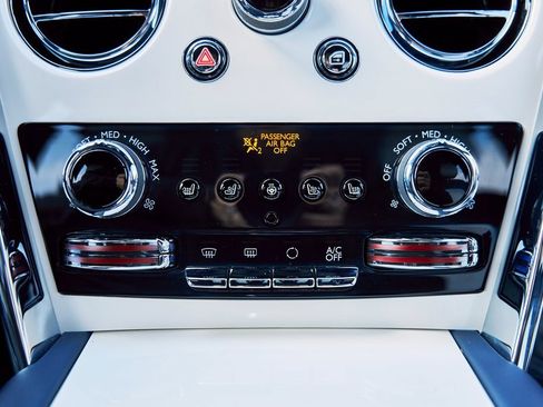 Used 2022 Rolls-Royce Cullinan w/ Cullinan Package image 75