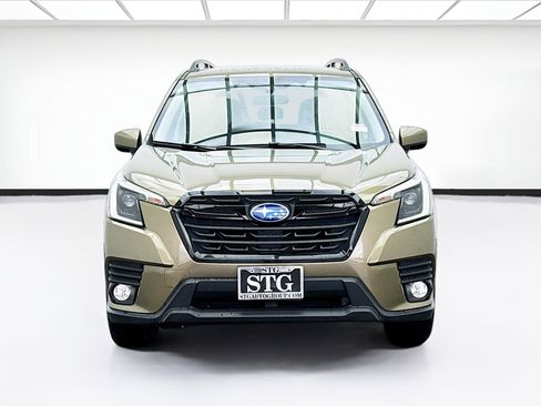 Used 2023 Subaru Forester Premium image 2