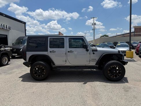Used 2017 Jeep Wrangler Unlimited Sport w/ Connectivity Group AWD/4WD image 5