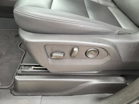 Used 2025 Chevrolet Suburban Z71 AWD/4WD image 23