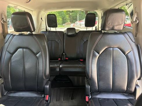 Used 2020 Chrysler Pacifica Touring-L FWD image 22