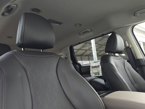 New 2026 Kia Carnival LXS image 16