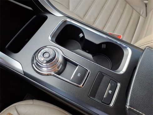 Used 2017 Ford Fusion SE w/ Fusion SE Technology Package image 24