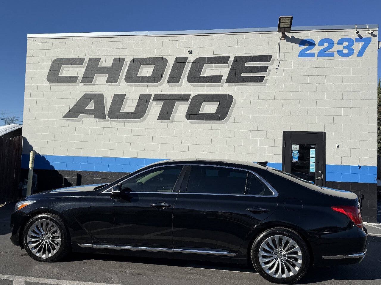 Used 2017 Genesis G90 3.3T Premium RWD image 26