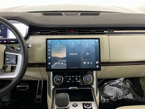 Certified 2023 Land Rover Range Rover SE image 12