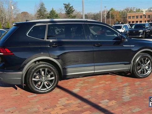 Used 2024 Volkswagen Tiguan SE image 2