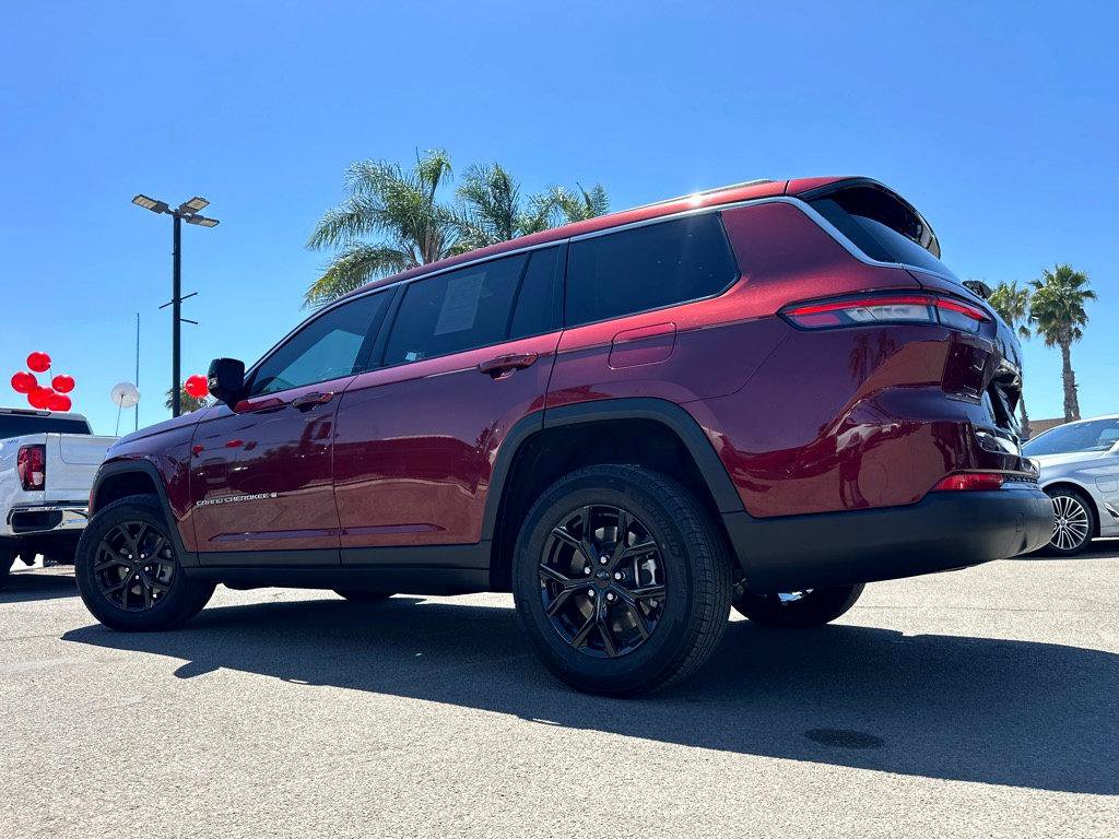 Used 2023 Jeep Grand Cherokee L Limited RWD image 3