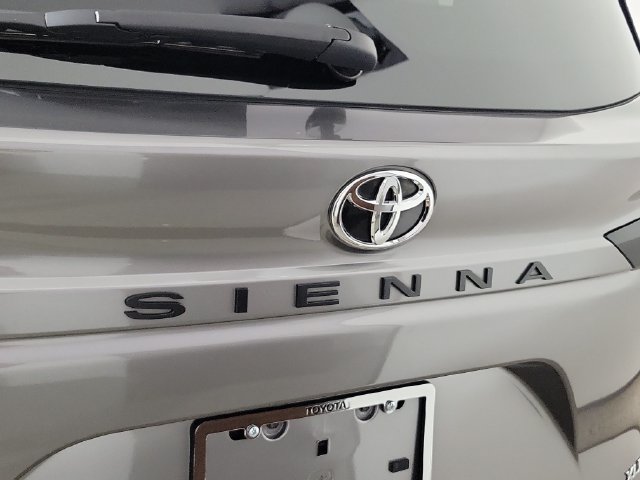 Used 2026 Toyota Sienna XLE FWD image 9