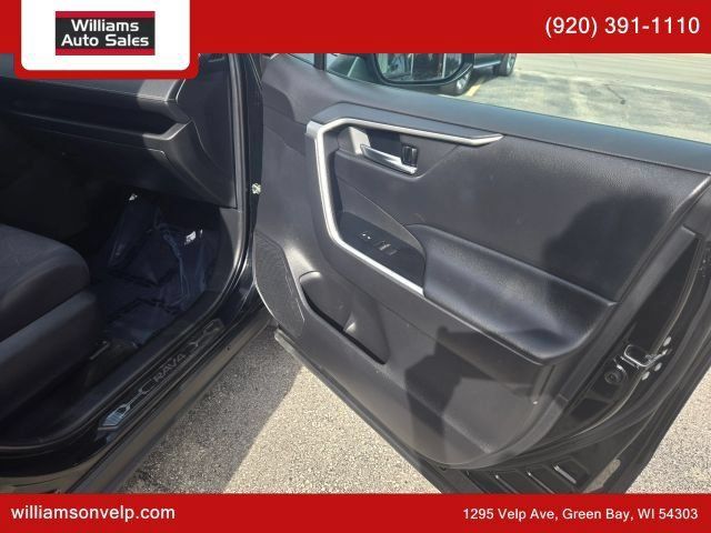 Used 2020 Toyota RAV4 XLE w/ XLE Grade Weather Package AWD/4WD image 15